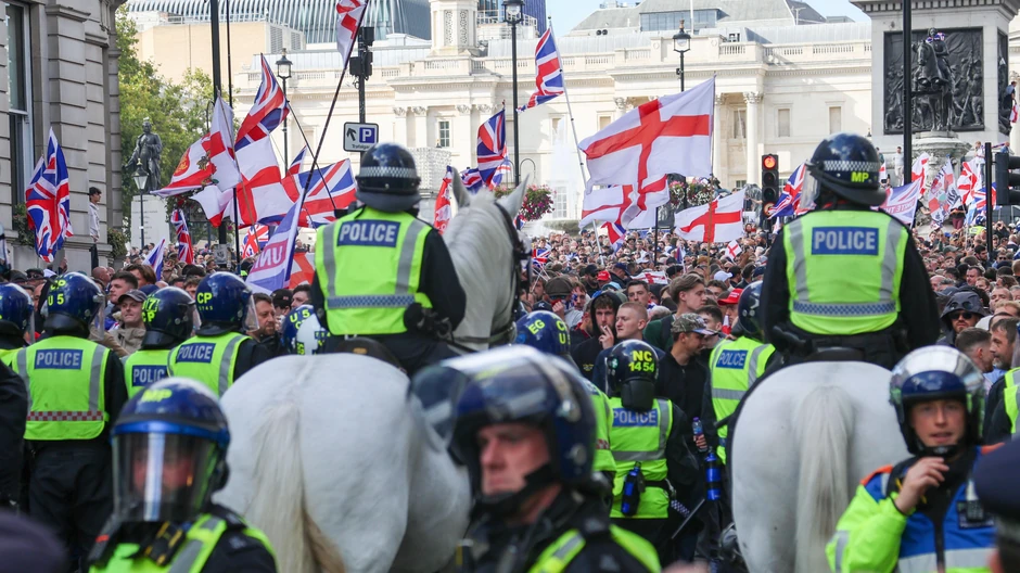 Bilo je okršaja između policije i demonstranta na ultradesničarskom protestu u centru Londona, kada je povređeno 26 policajaca prema navodima londonske policije | Foto: EPA/Shutterstock