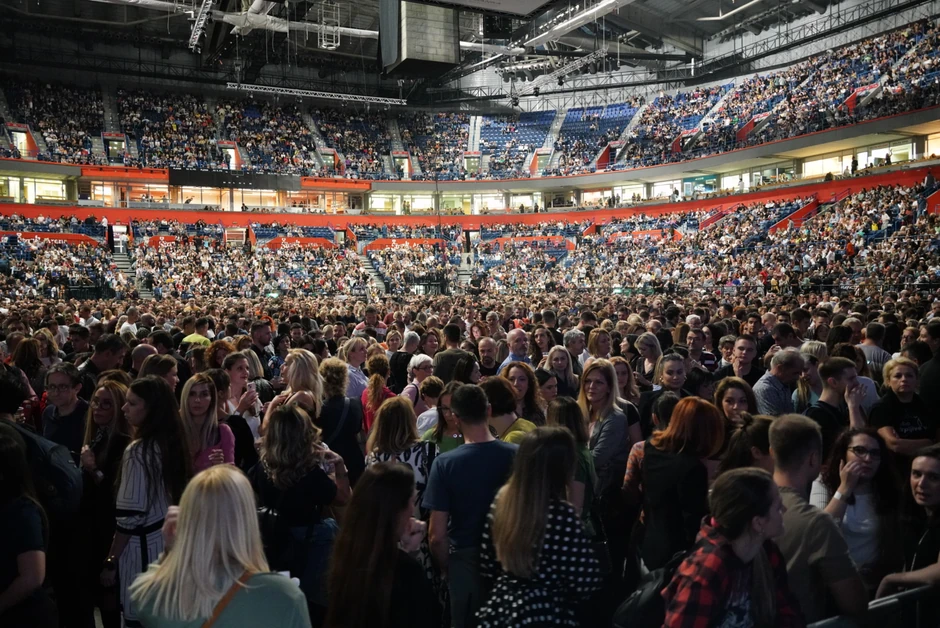 Prepuna Arena na Džibonijevom koncertu