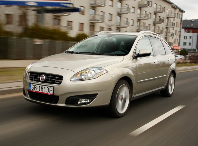 Croma to powrót Fiata do ligi passata i mondeo, w której notabene nigdy nie udało się zabłysnąć producentowi znanemu z fenomenalnych aut miejskich. Niestety i w tym przypadku włoska koncepcja limuzyny nie przypadła do gustu klientom. Sprawdzamy, w czym tkwi problem...