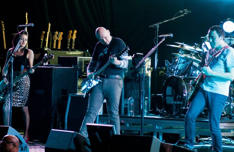 Off Festival<br /><br />
2–4.08, KATOWICE<br /><br />
Prawdopodobnie lista bardzo
ciekawych artystów imprezy firmowanej
przez Artura Rojka jeszcze
nie została zamknięta. Póki
co wiadomo, że do Katowic przyjedzie
chociażby zespół Billy’ego
Corgana <b>The Smashing Pumpkins</b>.
W setliście nie zabraknie
numerów z ich znakomitych płyt
„Siamese Dream” czy „Adore”.
W zestawie także legenda gitarowego
grania My Bloody Valentine,
szalona kanadyjska formacja
Fucked Up, duet z tego samego
kraju Japandroids, angielski
songwriter Patrick Wolf, pochodzący
z Montrealu nonet Godspeed
You! Black Emperor i rzesza
polskich wykonawców szeroko
pojętej atlernatywy. Wśród nich
chociażby Ul/Kr.<br /><br /> 
www.off-festival.pl