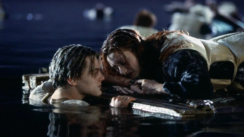 Leonardo DiCaprio i Kate Winslet w filmie "Titanic"