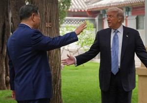 Ne ugošćujemo mnogo državnika ovde, bio je Putin, odgovorio je kineski predsednik šefu Bele kuće dok su bili u impresivnom vrtu u Pekingu | Foto: Mark Schiefelbein/Pool via REUTERS