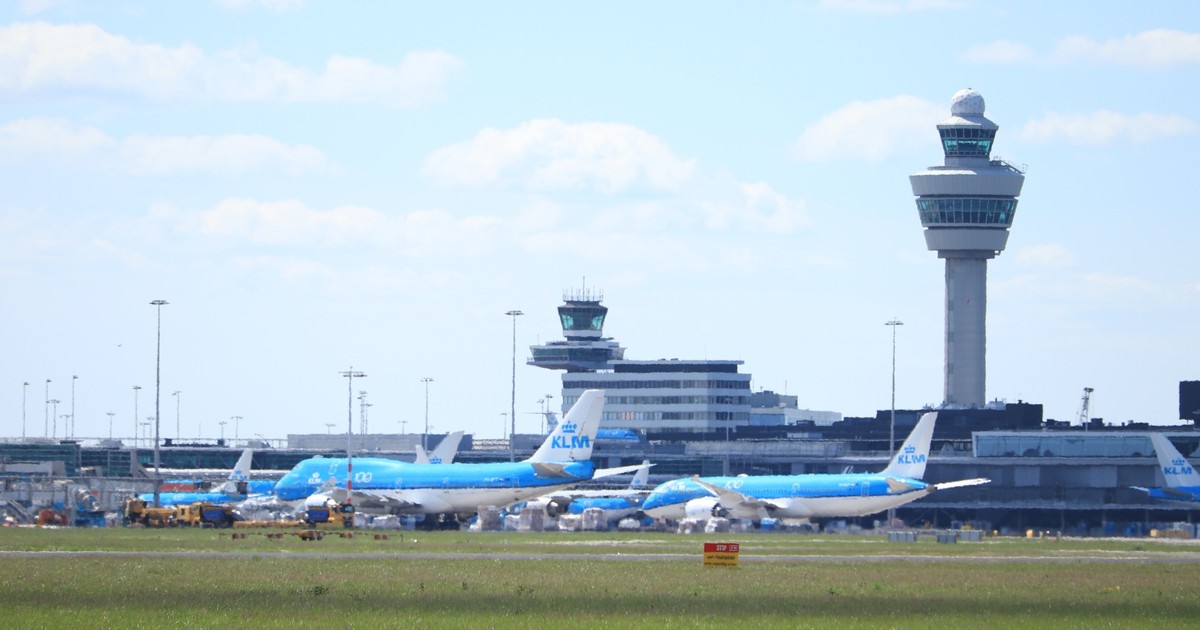 Dron nad kolejnym lotniskiem w Europie. Wstrzymano ruch. Maszyna i operator nieuchwytni