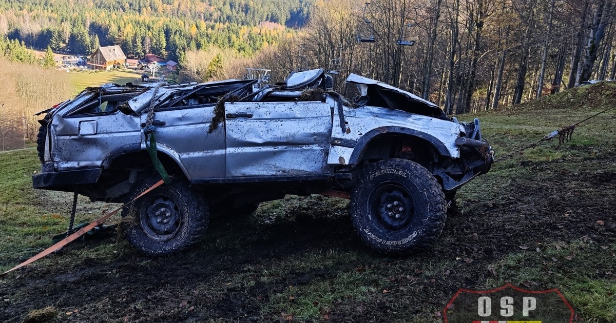 Terenówka koziołkowała 200 m. Kierowca chciał tylko sprawdzić auto