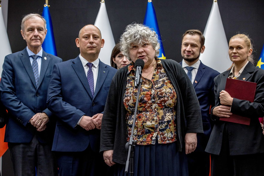 Minister edukacji Barbara Nowacka, wojewoda małopolski Krzysztof Klęczar, poseł KO Aleksander Miszalski, senator KO Bogdan Klich i p.o. małopolskiej kurator oświaty Gabriela Olszowska