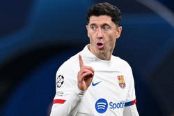 Sensacja w Lidze Mistrzów! Bezbarwny Lewandowski, słaba Barcelona [WIDEO]