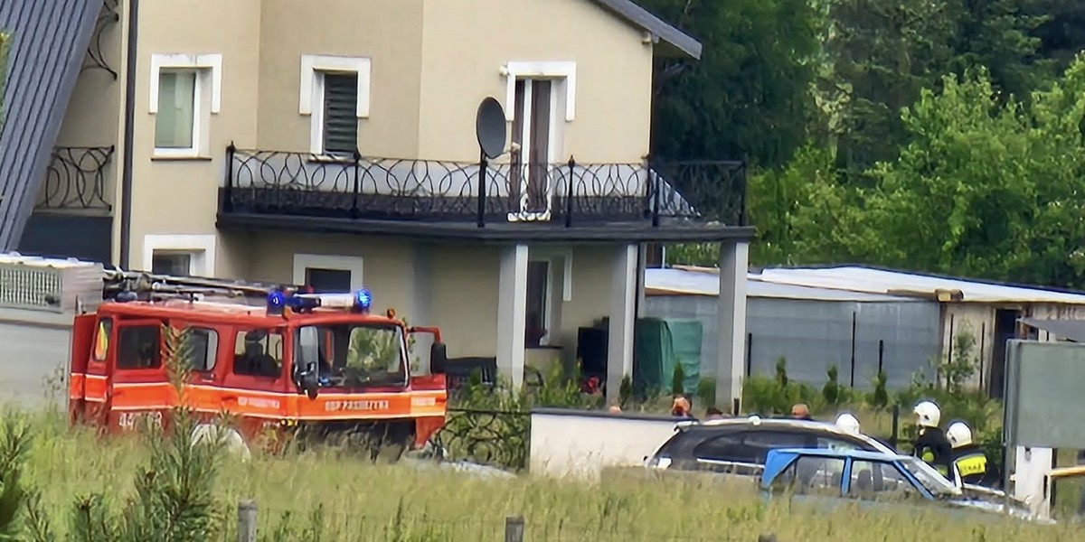 Automatyczna brama zacisnęła się na dziecku. Strażacy walczyli o każdą sekundę.