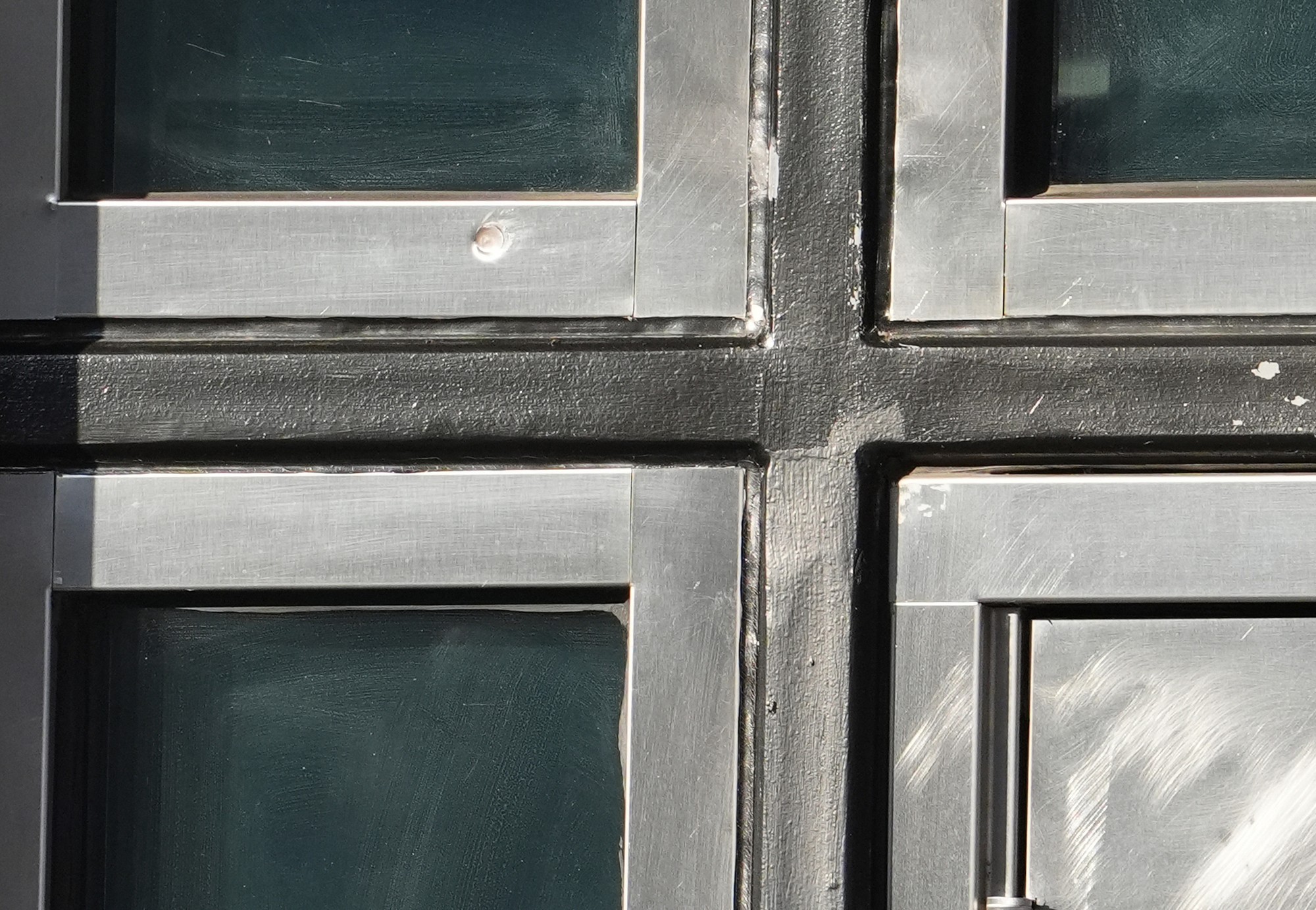 Pred americkým konzulátom v Toronte sa strieľalo.