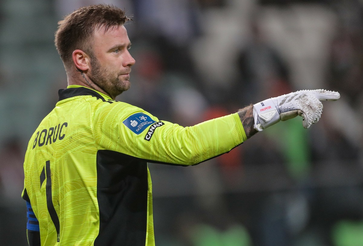 Artur Boruc nie chce wracać do polskiej piłki w żadnej roli