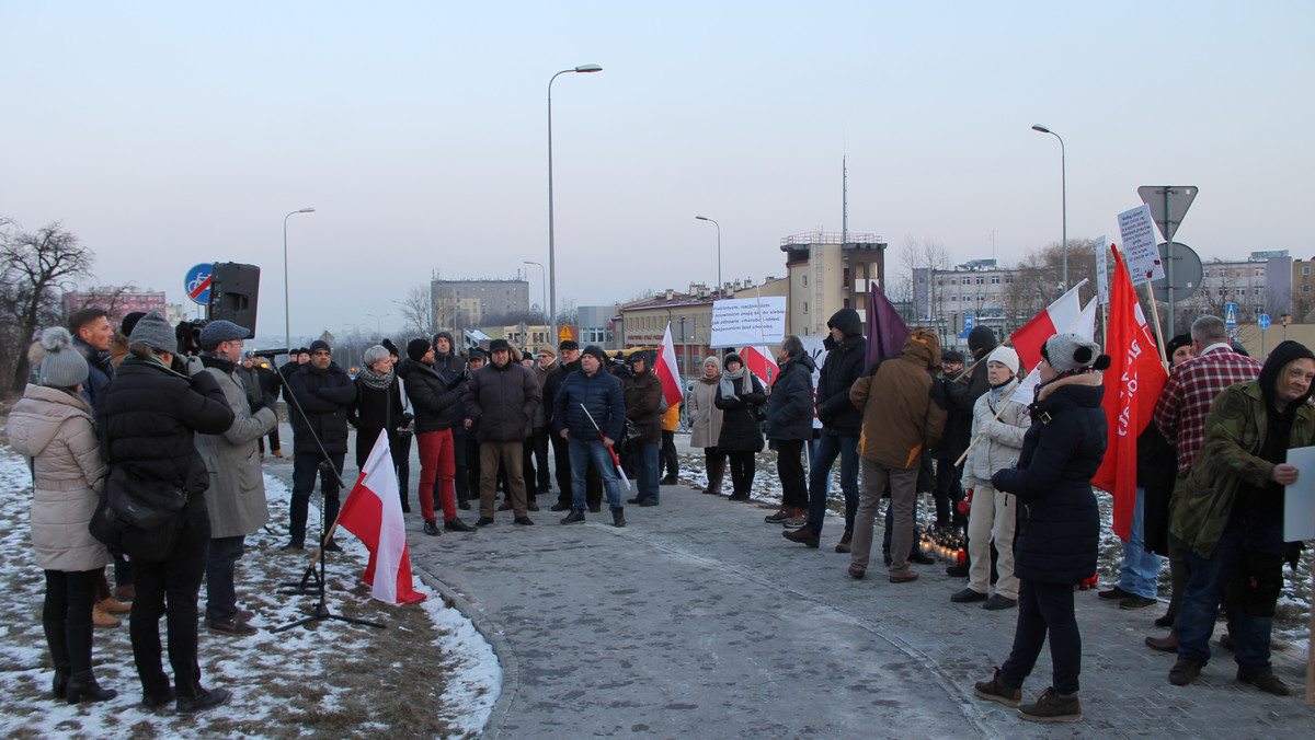 Protest SLD w Kielcach. "Jesteśmy za prawdą historyczną"