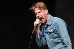 Kaiser Chiefs stawiają na edukację i... wojnę [ZDJĘCIA]