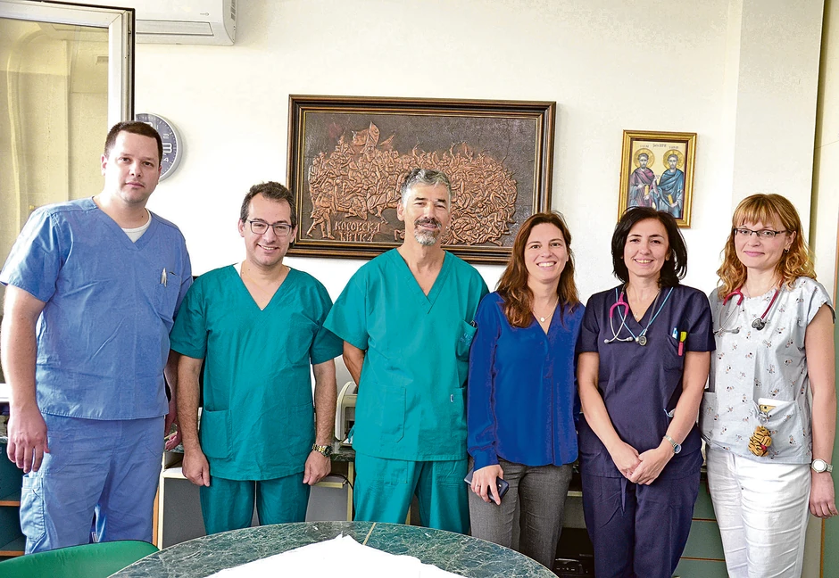Ekipa engleskih i srpskih lekara koja je uradila komplikovanu operaciju