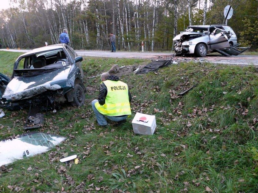 Pijak roztrzaskał auta! FOTO