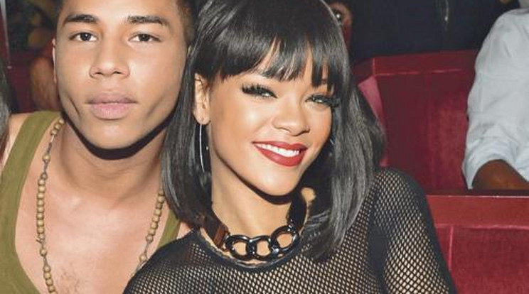 Melltartó nélkül partizott Rihanna