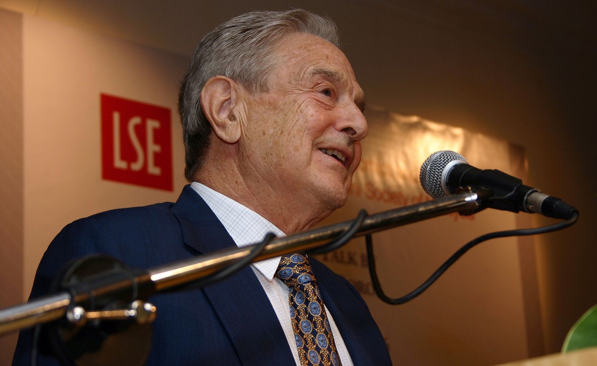 Fundacja Sorosa poczeka z decyzją o swojej przyszłości na Węgrzech