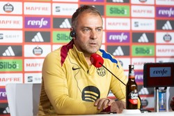 Barcelona bez trenera w El Clasico. Flick nie może kierować zespołem z ławki