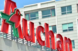 Auchan wprowadził markową odzież używaną do oferty. Ceny to maksymalnie kilkadziesiąt złotych