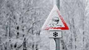 Nowe ostrzeżenia IMGW. Silny wiatr, dwucyfrowe mrozy i załamanie pogody. Mapy nie kłamią