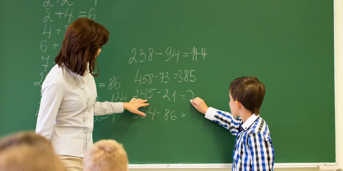 Ministerstwo Edukacji Narodowej - na podstawie danych z CBOS i Systemu Informacji Oświatowej - szacuje, że rynek korepetycji w Polsce wart jest ok. 4 mld zł rocznie