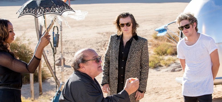 Co Danny DeVito ma do One Direction?