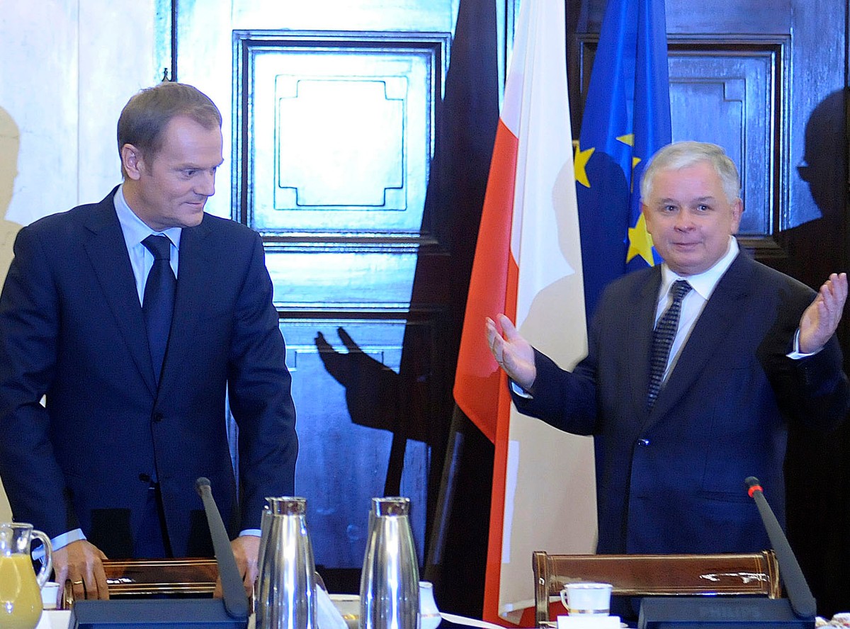 Premier Donald Tusk chce wysłać prezydenta Lecha Kaczyńskiego do Poznania