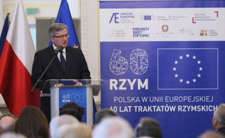 Komorowski: Nie włączę się w dyskusję na temat konstytucji