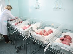 dramatyczna sytuacja w szpitalach. znikają nawet najlepsze porodówki