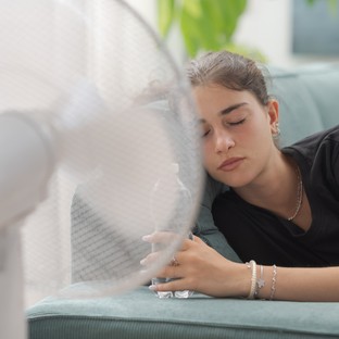 Ez történik a testével, ha bekapcsolt ventilátor mellett alszik