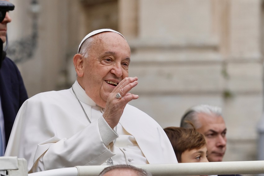 Papi Franji trebalo je dosta vremena da počne da kritikuje Rusiju zbog napada na Ukrajinu, za razliku od njegovog naslednika pape Lava