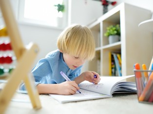 500+, 300+, ulgi, zniżki. Na jakie benefity mogą liczyć rodzice w Polsce?