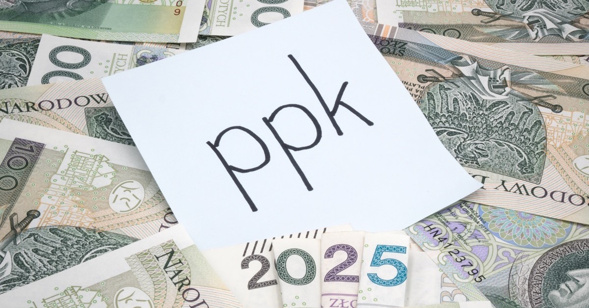 PPK 2025: dopłata roczna 240 zł trafi na konta do 15 kwietnia 2026. Kto ją dostanie? Czy trzeba zapłacić podatek?
