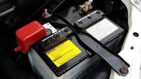 CTEK 5.0 POLAR, Batterieladegerät 12V Für Extreme Kälte,  Erhaltungsladegerät, Intelligentes Ladegerät Auto Und Motorschlitten,  Batteriepfleger Mit Entsulfatierungsprogramm Und Rekonditionierungsmodus :  : Auto & Motorrad