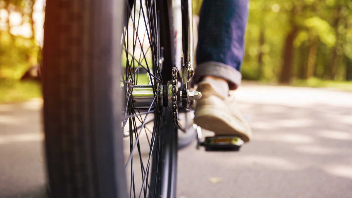 Wczoraj wieczorem doszło do potrącenia 12-letniego chłopca, który poruszał się rowerem. Poszkodowane dziecko z licznymi obrażeniami zostało przetransportowane do szpitala. Okazało się, że jednoślad nie miał oświetlenia ani elementów odblaskowych.