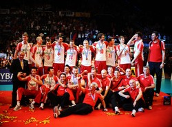 Tłum kibiców witał siatkarzy. Bohaterowie wrócili do kraju