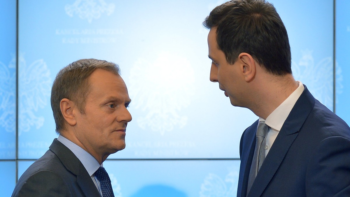 Premier Donald Tusk podkreślił, że bezpieczeństwo nie jest dane raz na zawsze. Zaznaczył, że gdyby Polska znalazła się na marginesie rozpadającej się UE, a Rosja prowadziłaby agresywną politykę, zmniejszyłoby się ono radykalnie.