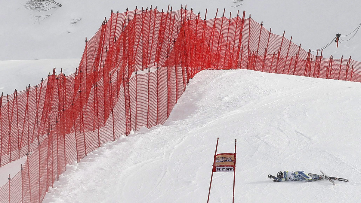 Po starcie sześciu zawodniczek jury Pucharu Świata w szwajcarskim St. Moritz podjęło decyzję o odwołaniu rywalizacji w supergigancie kobiet. Na trasie zbyt mocno we znaki zawodniczkom dawał się wiatr, przez który trójka z nich nie ukończyła swojego przejazdu.