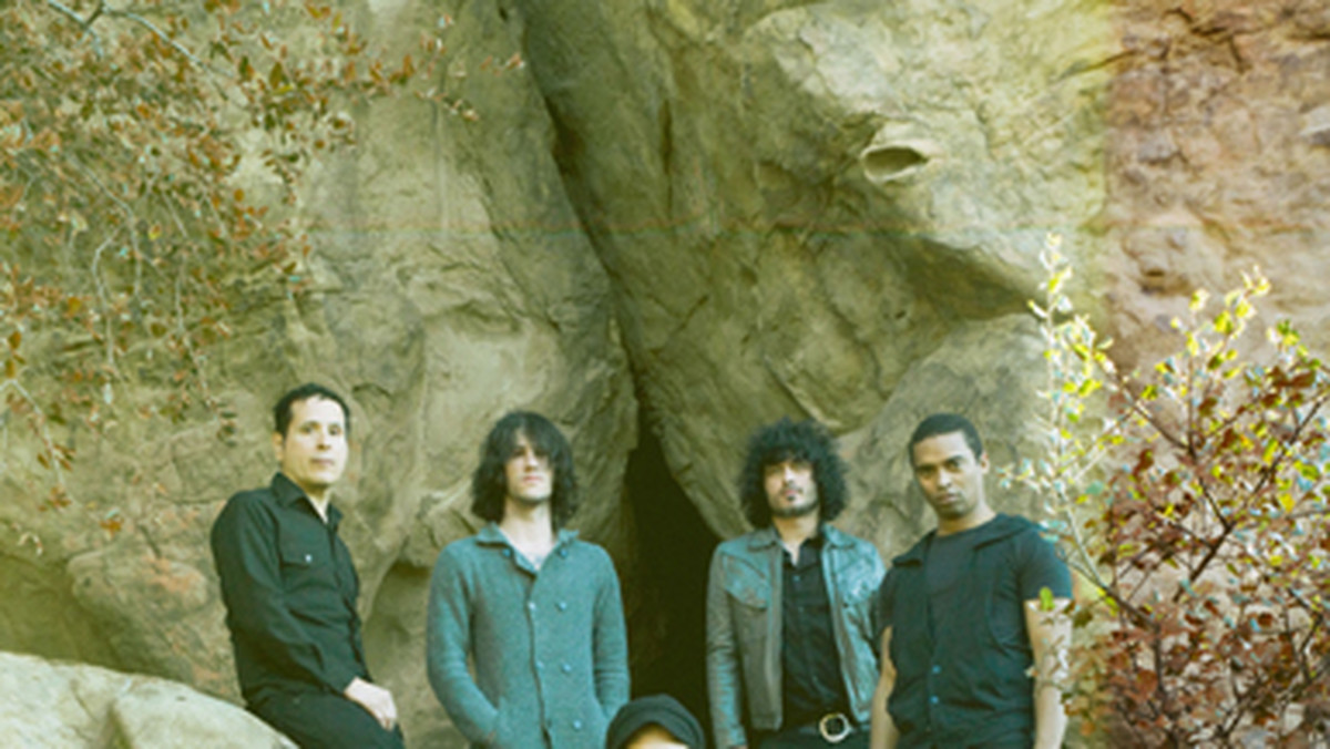 Grupa The Mars Volta opublikowała teledysk do singla "The Malkin Jewel". Utwór pochodzi z najnowszej płyty zespołu, "Noctourniquet" i jest jedyną piosenką, która promowała album.