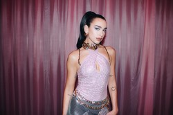 Dua Lipa śpiewa do filmu o Barbie. Posłuchaj