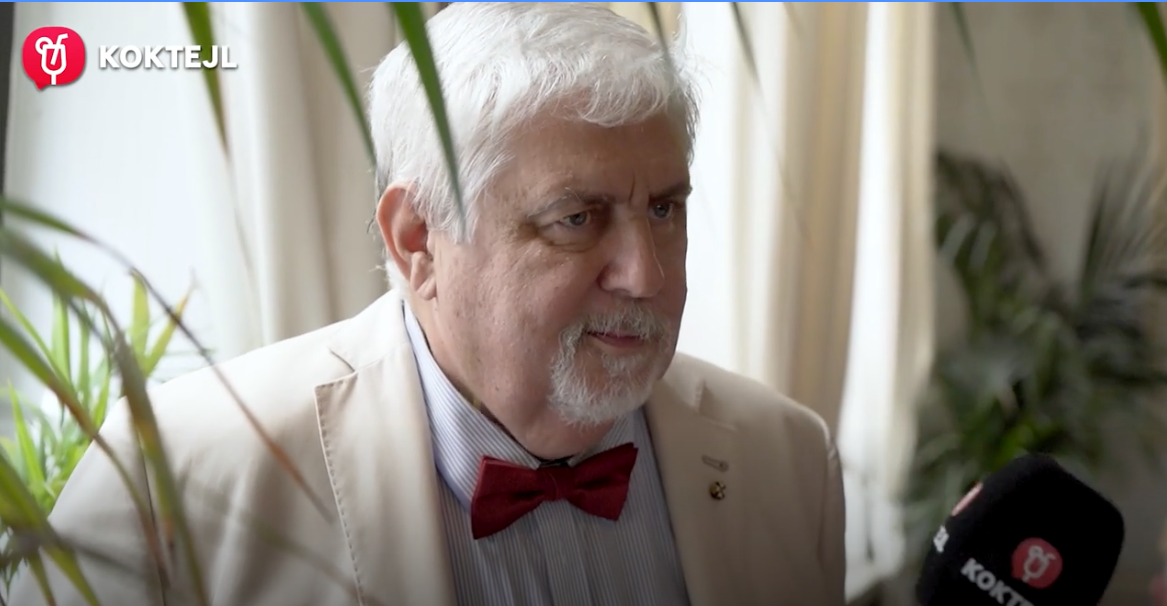 Oliver Andrásy počas rozhovoru pre Koktejl.sk.