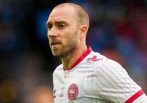 Kristijan Eriksen se srušio na teren tokom Evropskog prvenstva 2021, a potom mu je ugrađen uređaj za rad srca i vratio se fudbalu | Foto: Getty Images