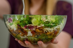 sałatka drwala na wielkanoc. syta, wyrazista, pełna konkretnych smaków