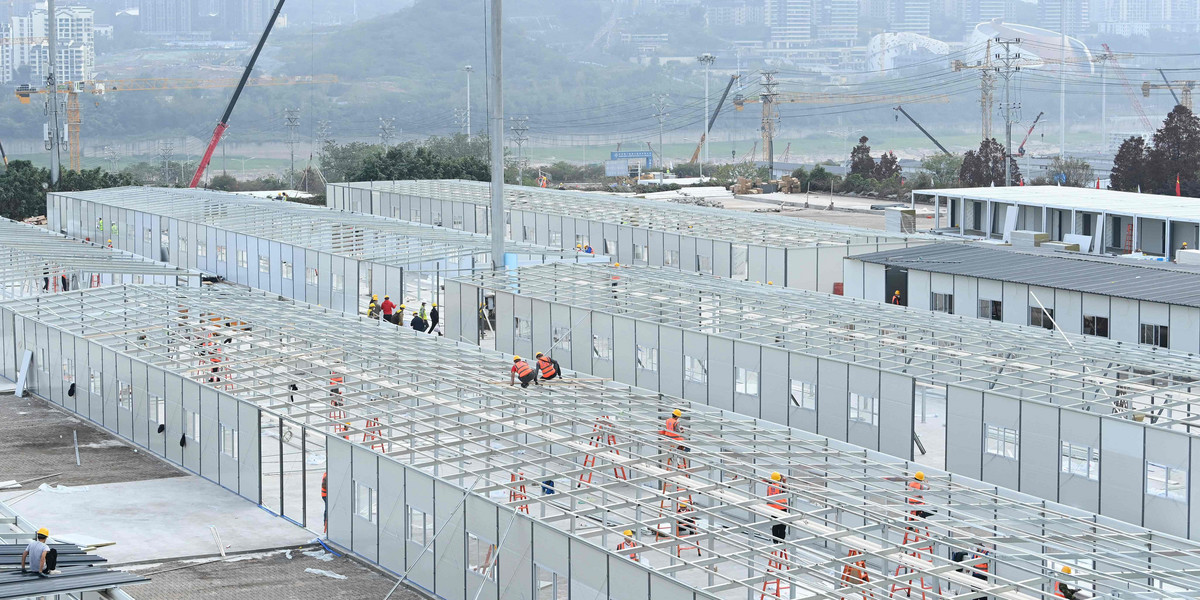 Chińczycy znów budują szpitale tymczasowe dla chorych na COVID-19