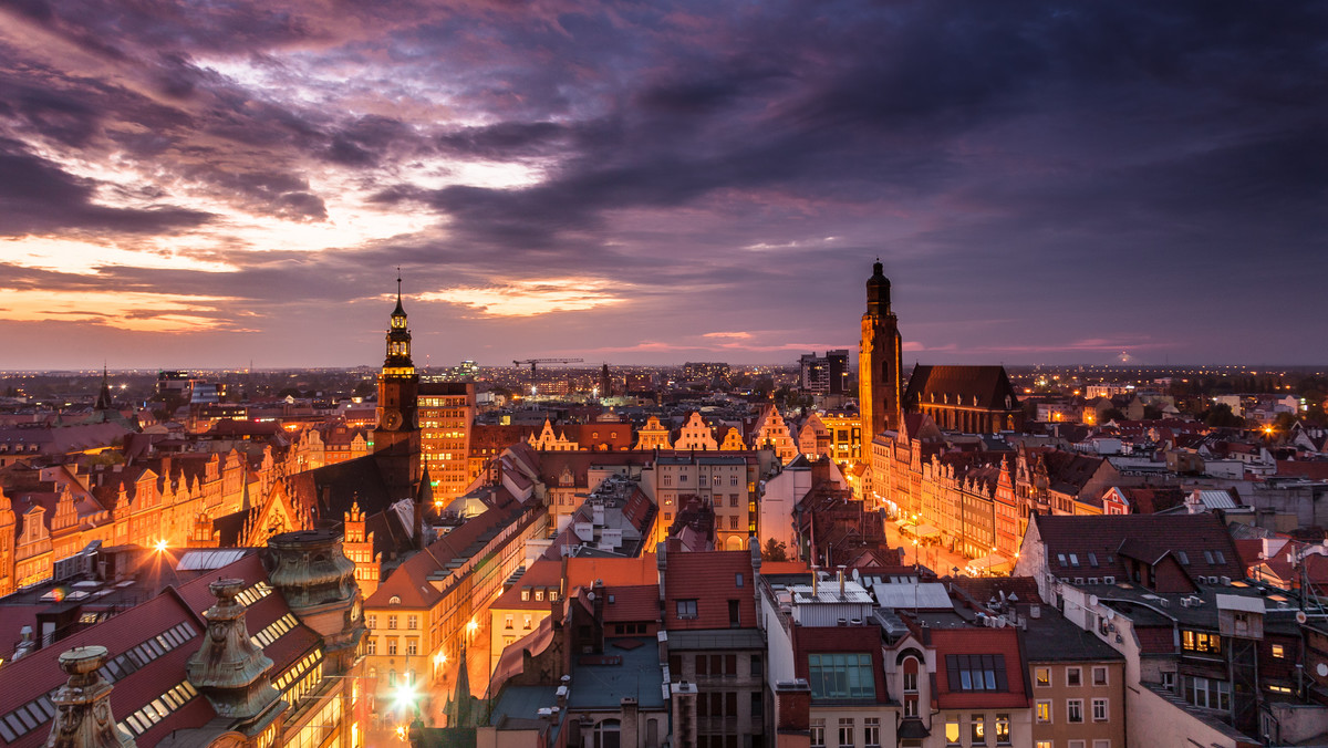 61 proc. prezydentów i burmistrzów oraz 69 proc. wójtów pożegna się z funkcją. PiS zapowiada nowelizację Kodeksu wyborczego przed wyborami samorządowymi 2018 roku.