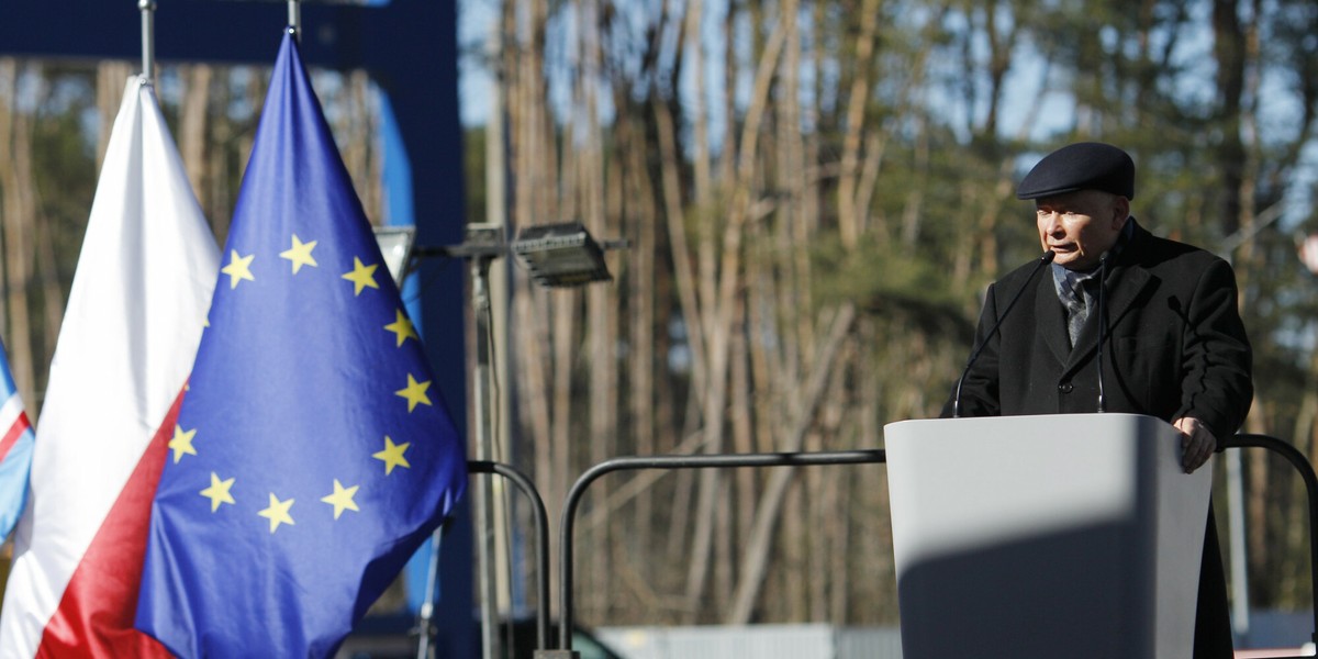 Prezes PiS Jarosław Kaczyński w Świnoujściu, podczas uroczystości nadania imienia maszyny i rozpoczęcia drążenia tunelu pod dnem Świny, łączącego wyspy Uznam i Wolin.