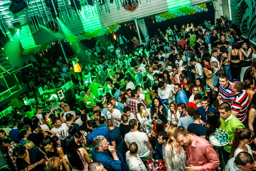 Dodatno se plaća i naslanjanje na pult