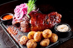 Pyszny obiad na sobotę. Podajemy przepis, Ty gotujesz. Złocista golonka z chrupiącą skórką