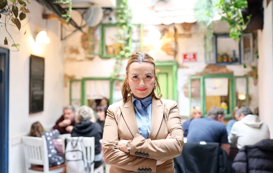 Za dve decenije, Zekira Marković se dokazala ne samo kao odlična kuvarica, već i kao potpuno „organska“ i spontana marketinška menadžerka. Baščaršija je mesto održavanja mnogih „after-partija“ nakon premijera, koncerata...