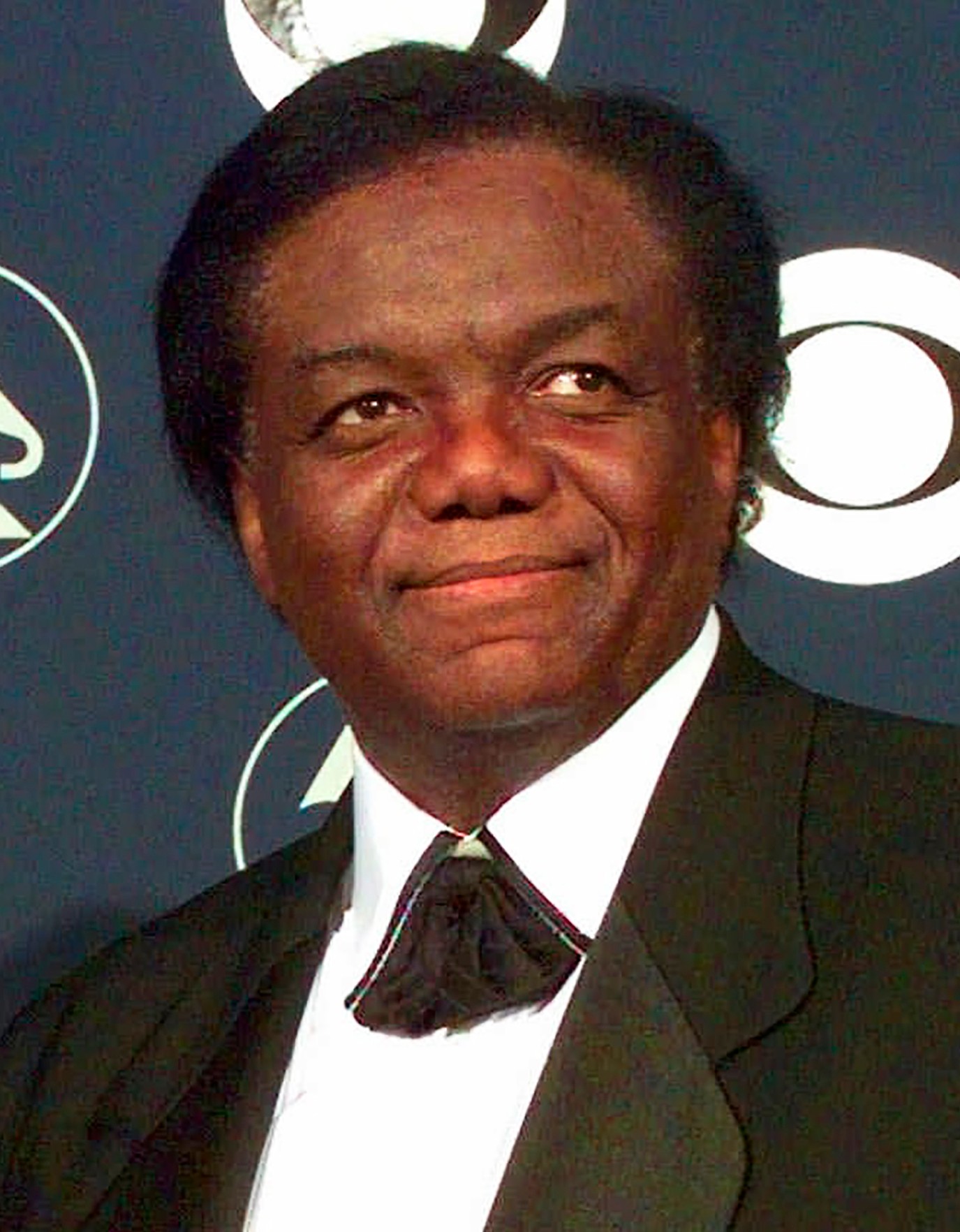 Na archívnej snímke z 25. februára 1998 americký spevák, skladateľ a hudobný producent Lamont Dozier.