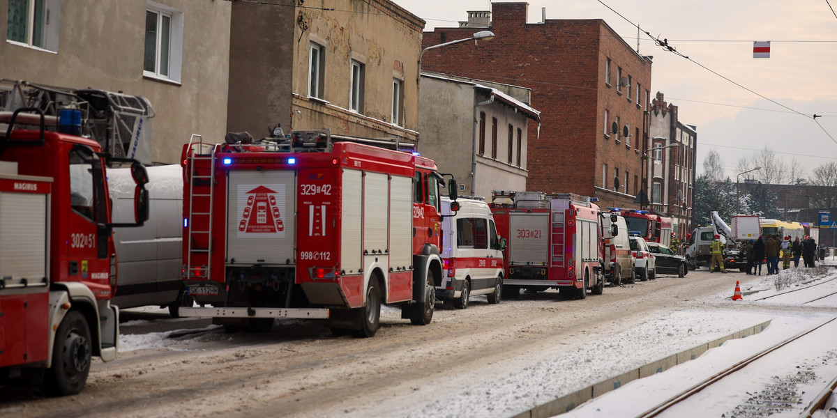 Wybuch butli z gazem w kamienicy w Katowicach. Jedna osoba trafiła do szpitala z poparzeniami ciała.