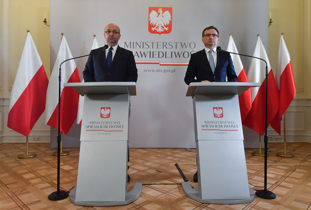 Pytany o możliwy termin skierowania projektu do Sejmu, Ziobro stwierdził, że byłby za tym, "aby to były bardziej trzy miesiące, niż pół roku"